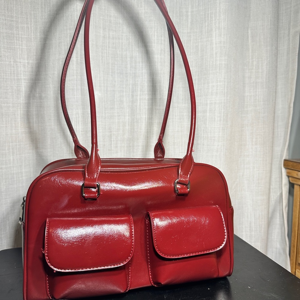 Chubby bag in red wine.